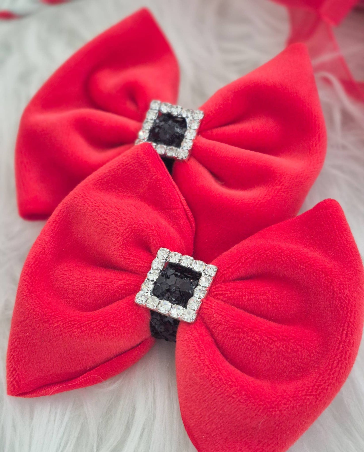 Red Plushy Velvet Santa Savannah Bow Piggies Set