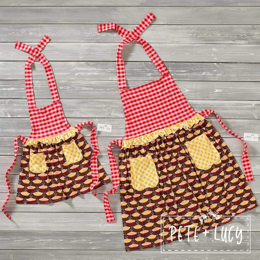 Mommy & Me Holiday Aprons 8 Piece Set